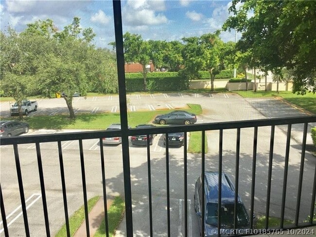 Building Photo - 201 Foxtail Dr