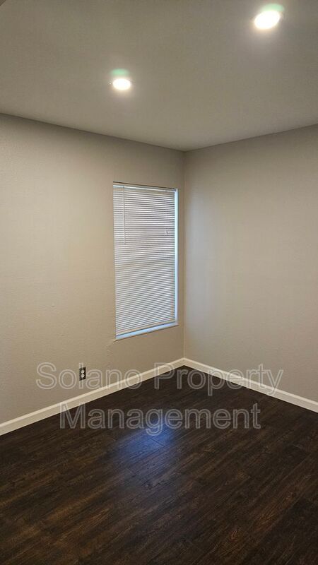 Building Photo - 771 Quartz Ln