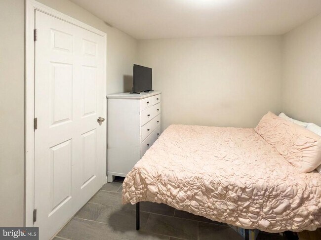 Building Photo - 1724 N Bouvier St