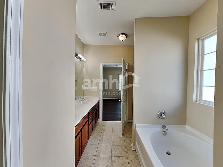 Building Photo - 11225 Amherst Glen Dr