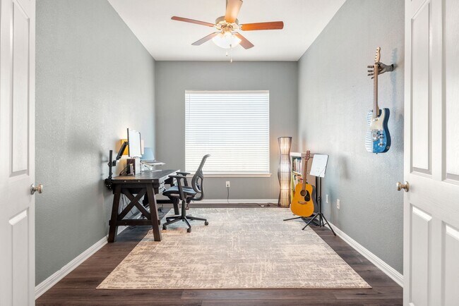 Building Photo - Like New in Texas Hill Country!!!!