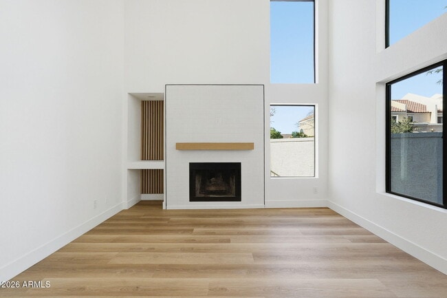 Building Photo - 2029 N Sunset Dr