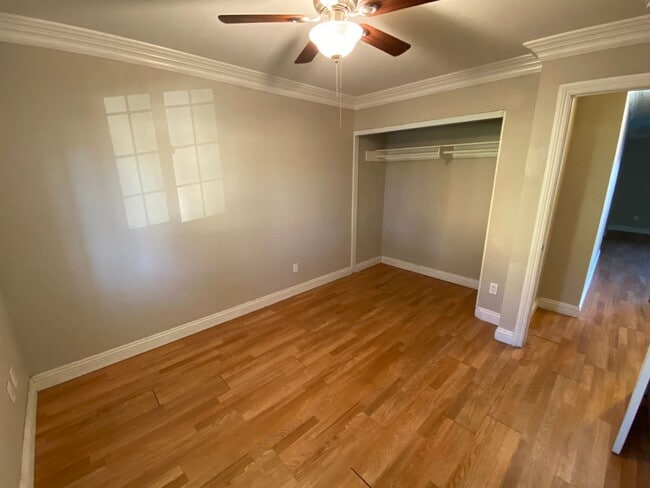 Building Photo - 2 bed 2 bath downstairs unit