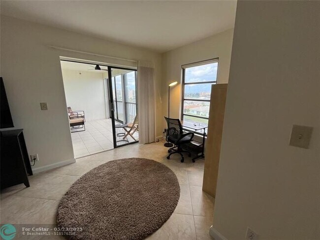 Building Photo - 7260 Kinghurst Dr