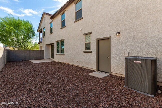 Building Photo - 15142 W Sherman St