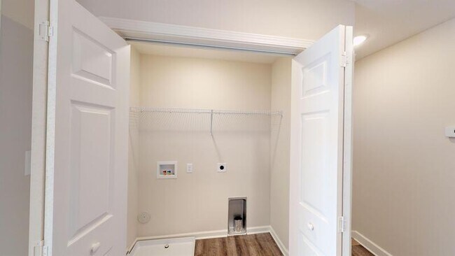 Building Photo - 310 Bogle St