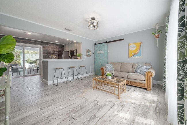 Building Photo - Renovated 2/1 home in Dunedin _ Price reduced