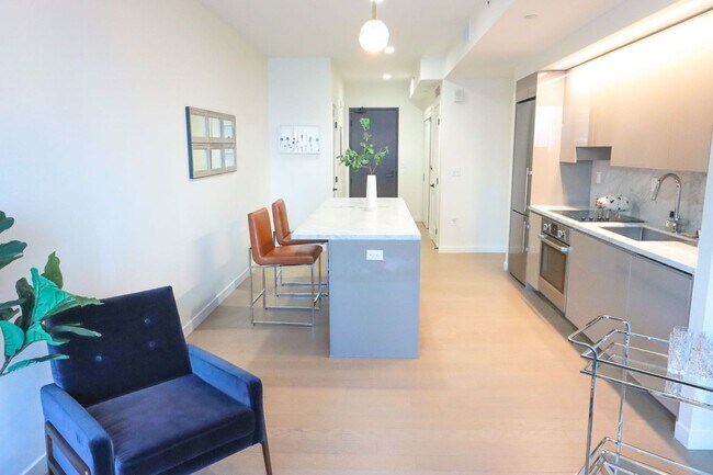Building Photo - Luxurious Jewel high-rise condo unit; FULL...