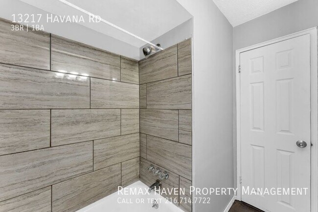 Building Photo - 13217 Havana Rd, Garfield Hts - Spacious 3...