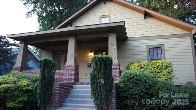 Building Photo - 2014 Rozzelles Ferry Rd
