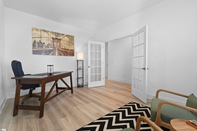 Building Photo - Wonderful Short-Term Furnished Townhome Cl...