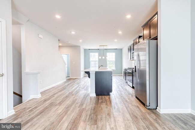 Building Photo - 2261 Kelston Pl