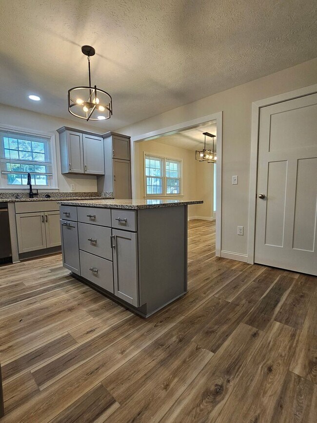 Building Photo - 395 W Crocus Dr