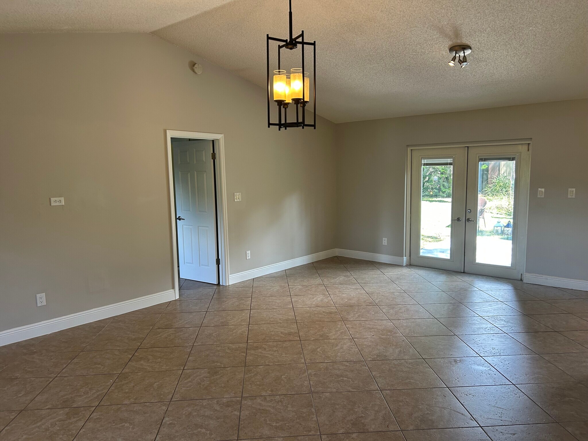 Building Photo - 873 Lake Marion Dr