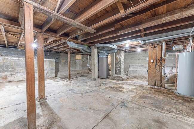 Building Photo - 1155 Hall St