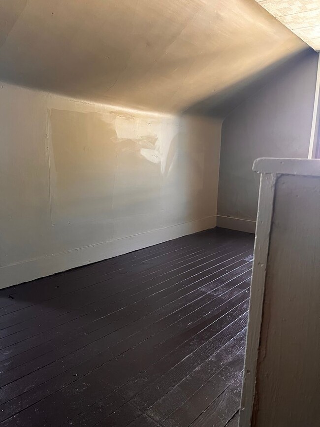 Building Photo - Spacious 3-Bedroom Home for Rent in Columb...