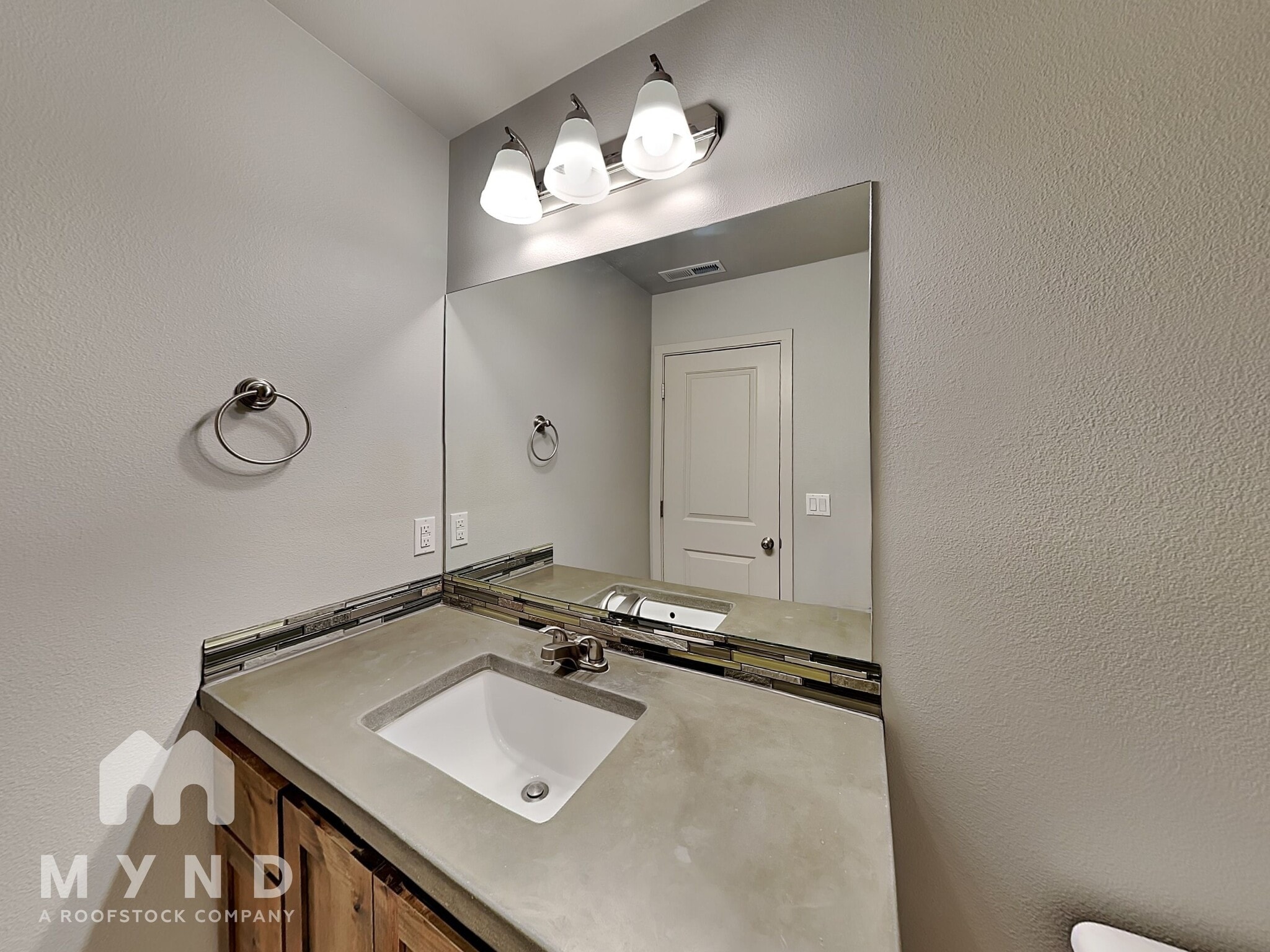 Building Photo - 118 N 43rd Pl