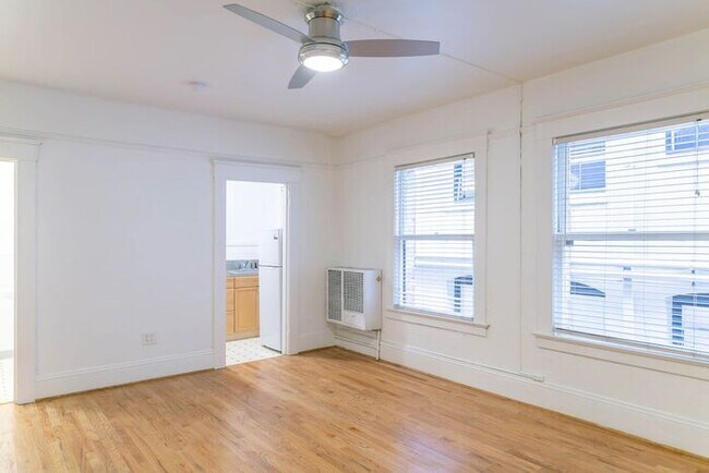 Building Photo - 2066 NW Glisan St