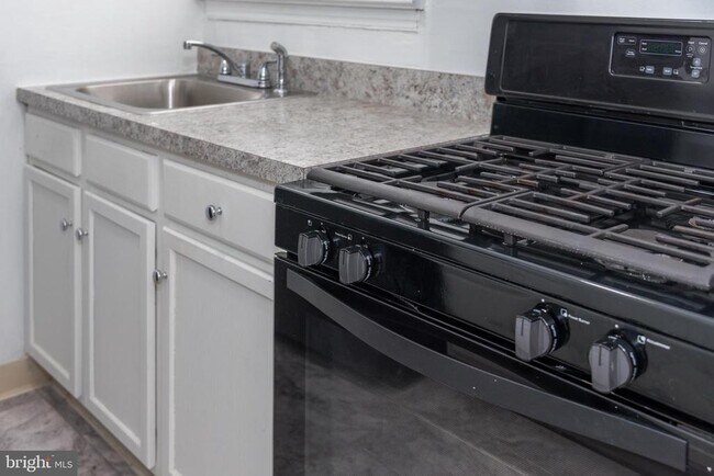 Building Photo - 7607 Eastern Ave NW