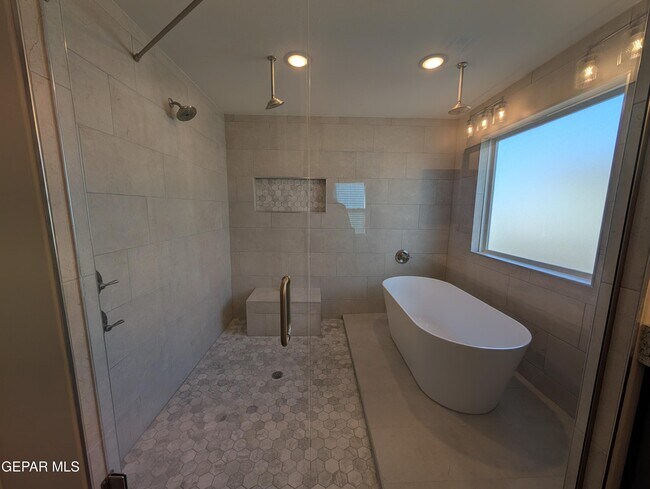 Building Photo - 517 La Entrada Cir