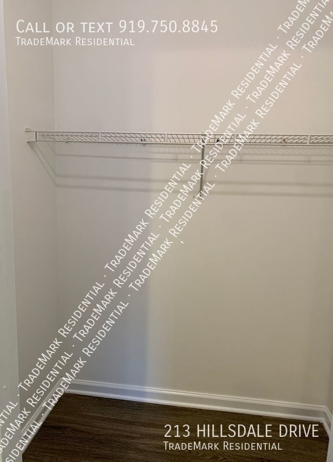 Building Photo - 213 Hillsdale Dr