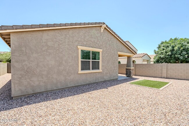 Building Photo - 9910 E Theia Dr