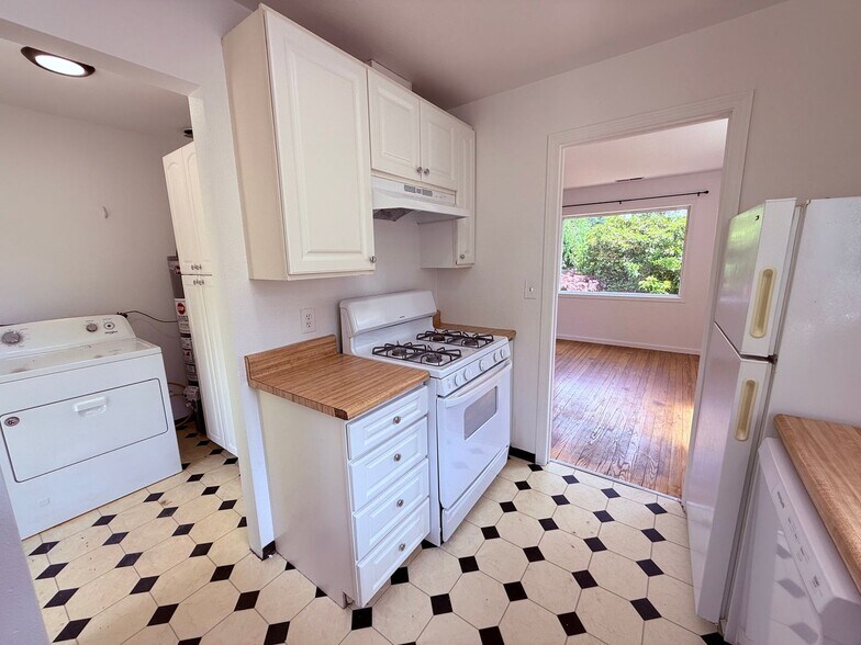 Building Photo - 9823 31st Ave SW