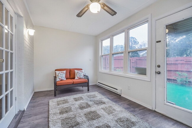 Building Photo - 5213 Clover Hill Dr