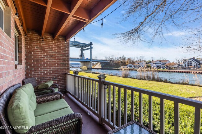 Building Photo - 1641 Elm Ave