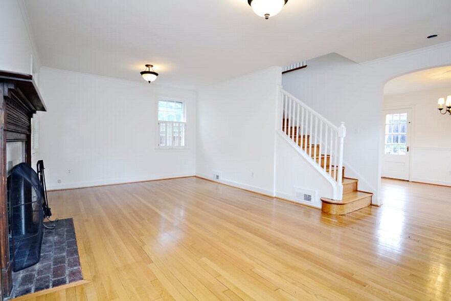 Building Photo - 1600 Foxhall Rd NW