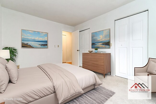 Building Photo - Bellevue Manor Condo, Great Location acros...