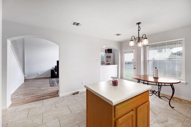 Building Photo - 505 Woodsorrel Way