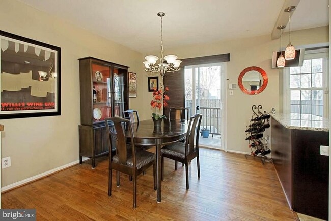 Building Photo - 5 S Floyd St