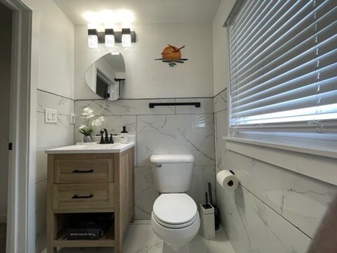 Building Photo - 446 Marquette Dr