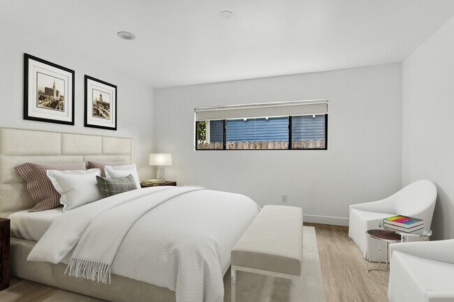 Building Photo - 1949 Park Grove Ave