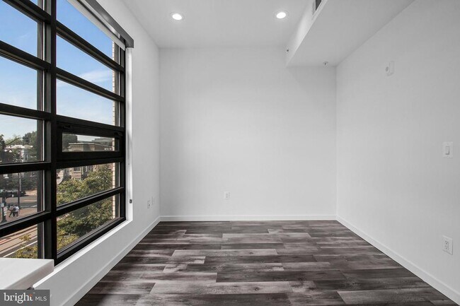 Building Photo - 506 H St NE