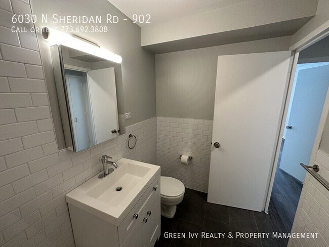 Building Photo - Incredible, Rehabbed, Edgewater Lakeside 1...