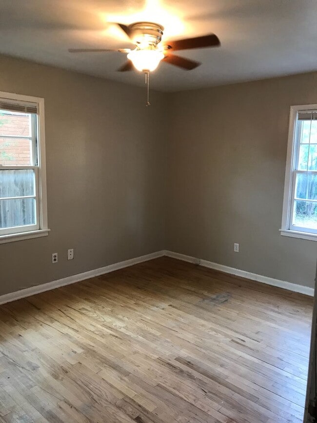 Building Photo - Pre Leasing for Fall 2026! 4/2 in Medical District!