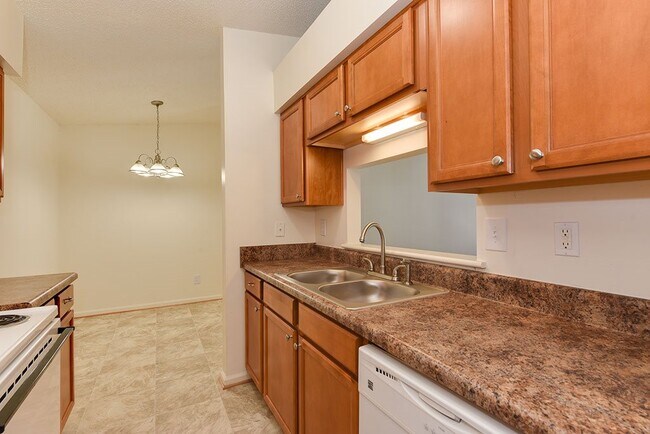 Building Photo - 100 Forest Oak Ln