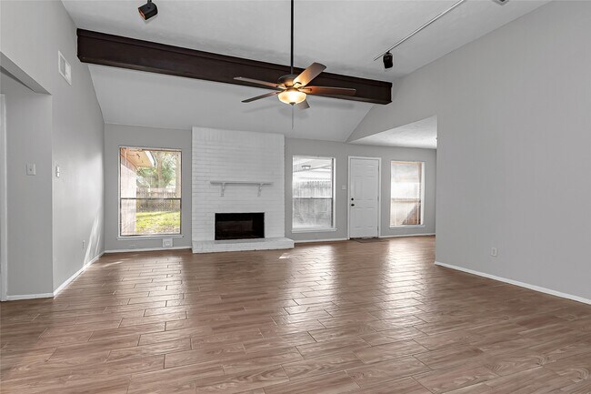 Building Photo - 2710 Green Fields Dr