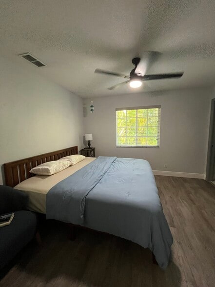 Building Photo - 8165 Pacific Beach Dr