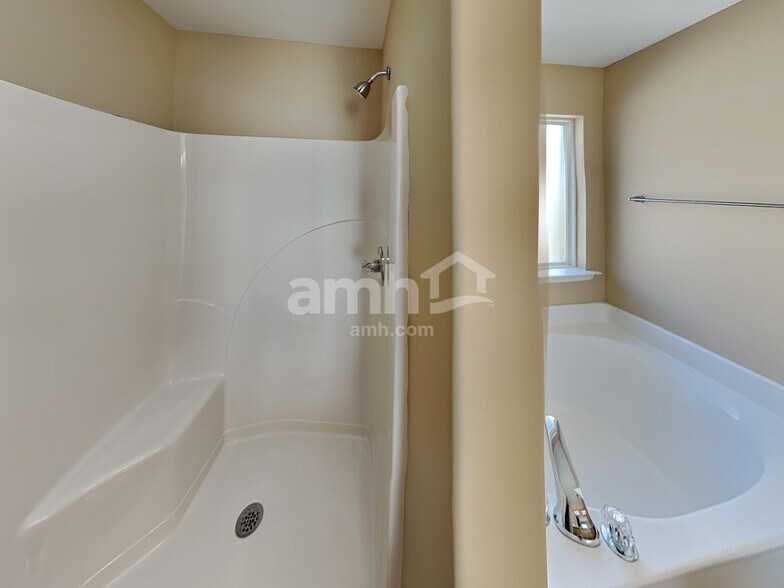 Building Photo - 1824 Baslia Ln