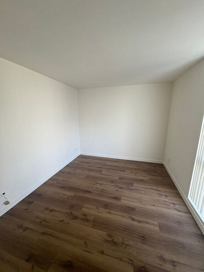 Building Photo - Spacious 2-Bed, 2-Bath Condo in Prime Culver City Location – Freshly Updated!