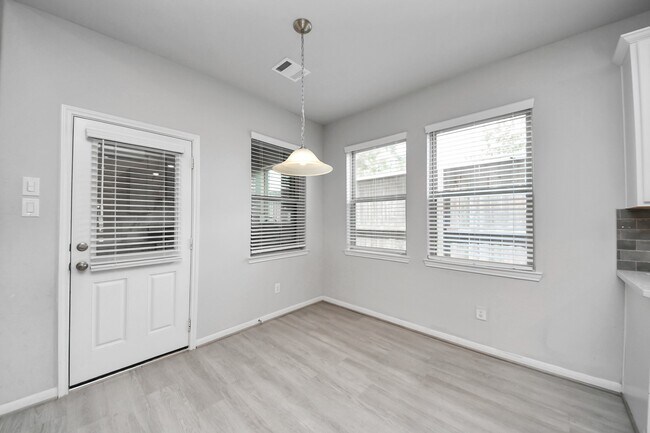 Building Photo - 3102 Trishelle Ct