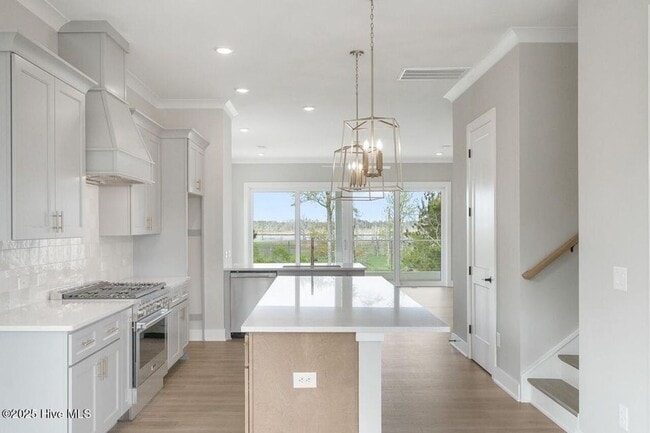 Building Photo - Brand new georgous 4 bed 3.5 bath townhome...