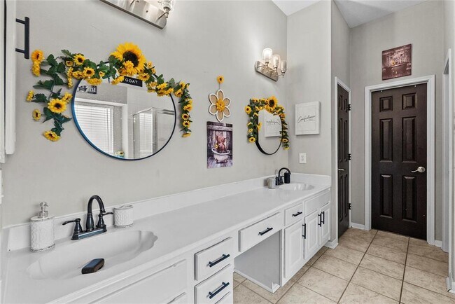 Building Photo - 3131 Bay Spring Dr