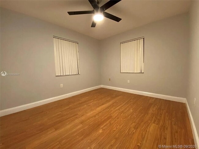 Building Photo - 2633 SW 30th Ct
