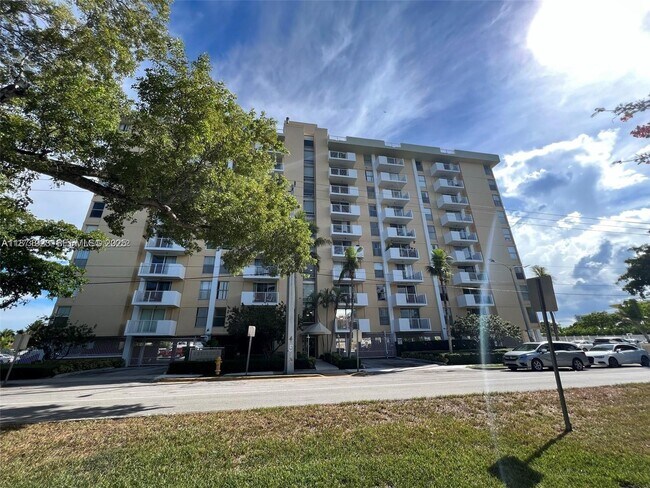 Building Photo - 2000 NE 135th St