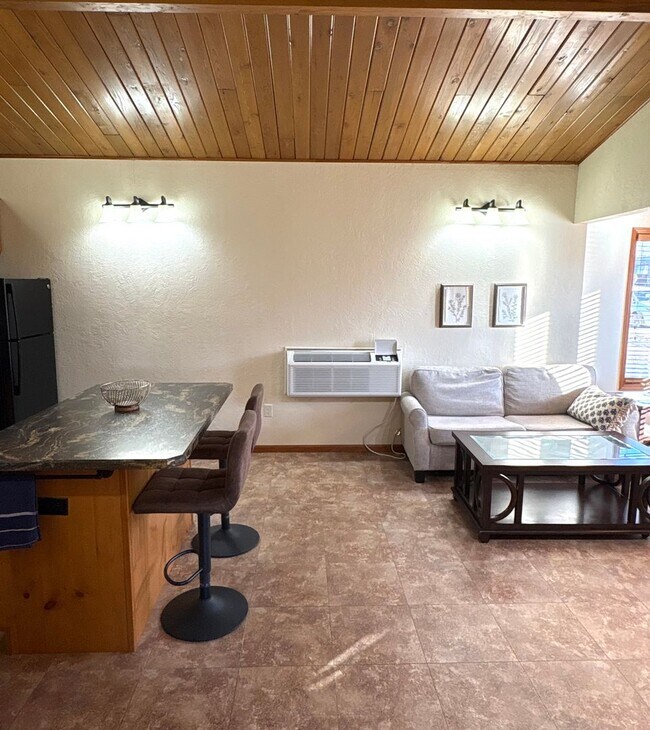 Building Photo - 1810 4th Ave NW