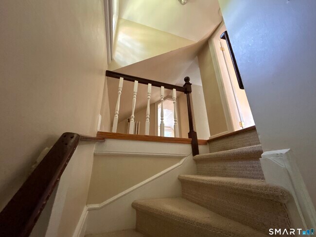 Building Photo - 252 W Norwalk Rd
